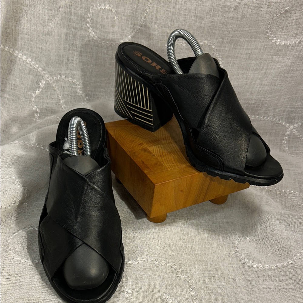 Sorel almost NEW soft glove leather slide in stacked heel sandals